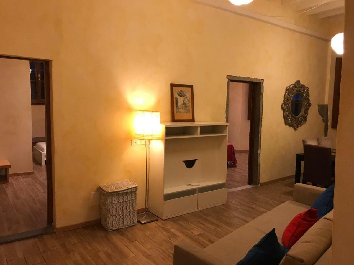 Leonardo's Signoria Flat